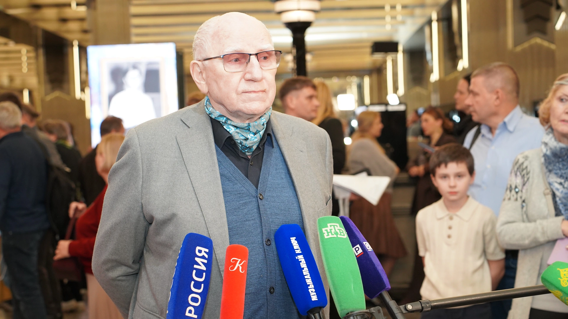 Валерий Баринов  — советский и российский актёр театра и кино, народный артист Российской Федерации