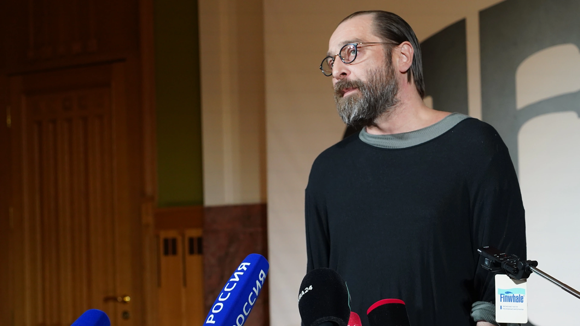 Художественный руководитель театра Владимир Панков.Мы делаем свои выводы и оставляем право выбора каждому зрителю